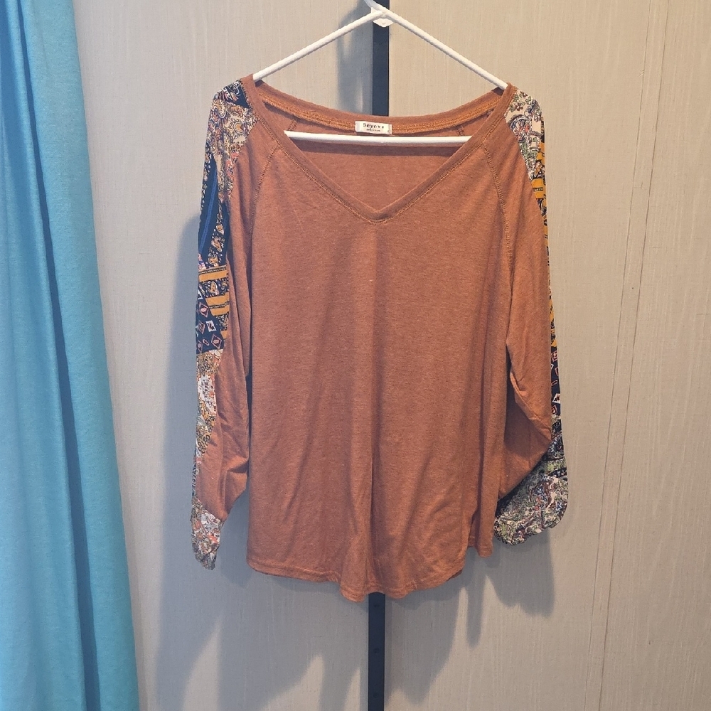 (J45) Women's Rust Long Sleeve Top with Patterned Sleeves SZ XL